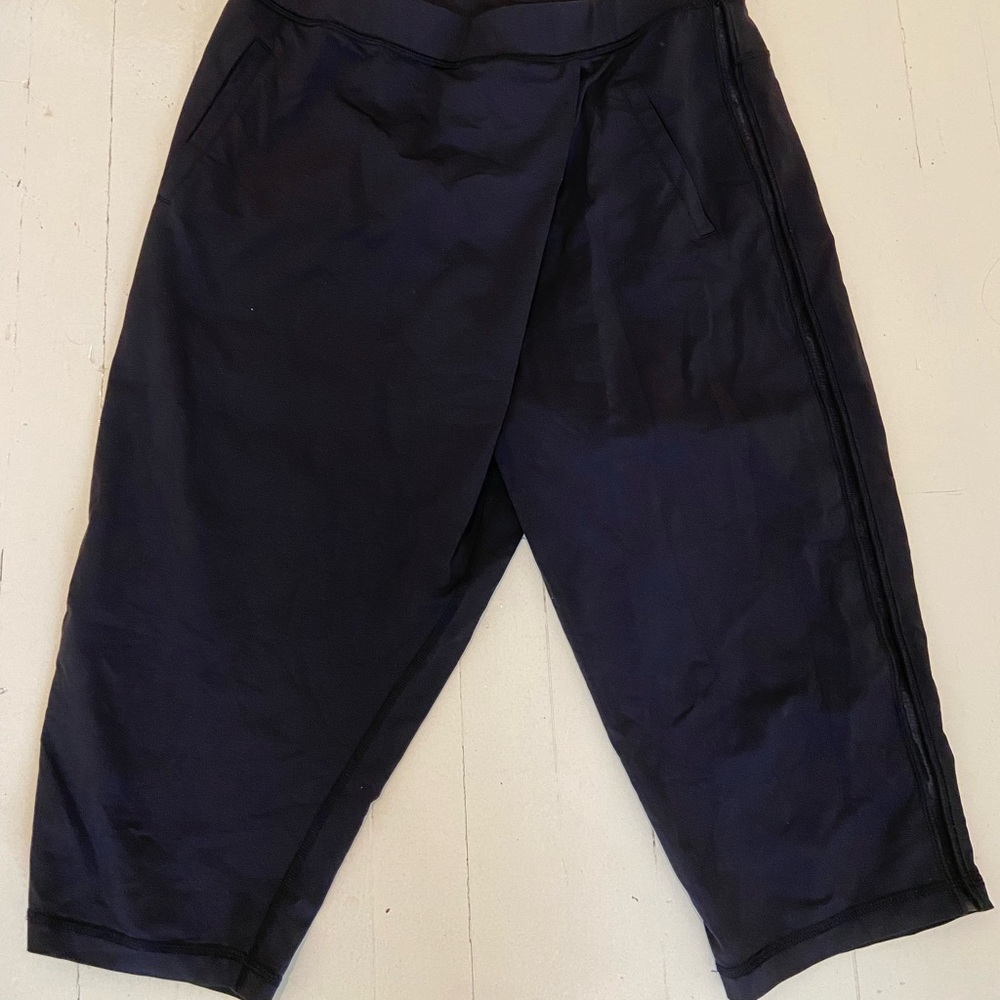 Black Lululemon capri